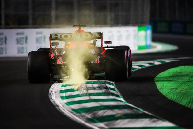 33 VERSTAPPEN Max (nld), Red Bull Racing Honda RB16B, action during the Formula 1 stc Saudi Arabian Grand Prix 2021, 21th round of the 2021 FIA Formula One World Championship, WM, Weltmeisterschaft from December 3 to 5, 2021 on the Jeddah Corniche Circuit, in Jeddah, Saudi Arabia - F1 - SAUDI ARABIAN GRAND PRIX 2021 DPPI Panoramic  20211204_GOODEN_FG0O2205