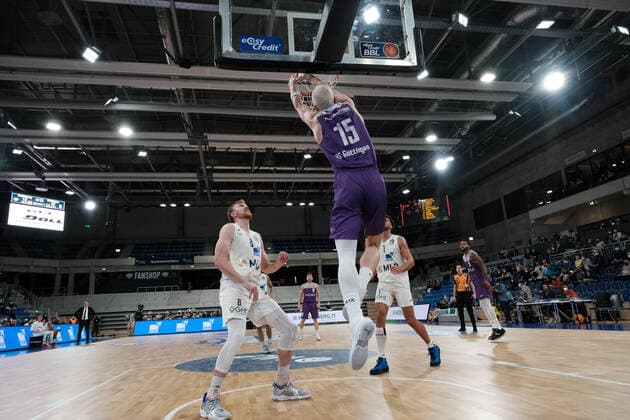 Philipp Hartwich (BG Goettingen, 15) beim Dunk beim BBL Spiel der MLP Academics Heidelberg vs. BG Goettingen in der 1.Basketball Bundesliga am 04.12.2021 MLP Academics Heidelberg vs. BG Goettingen, Basketball, Easycredit BBL, 04.12.2021 Heidelberg Copyright: xEibner-Pressefotox xMichaelxBermelx