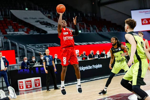 link Shannon Scott (Brose Bamberg, 07) Brose Bamberg - medi Bayreuth - easyCredit-BBL - Basketball Bundesliga Saison 2021 22 Spieltag 9, 04.12.2021 Bamberg, Brose Arena link Shannon Scott (Brose Bamberg, 07) Copyright: DanielxLöb