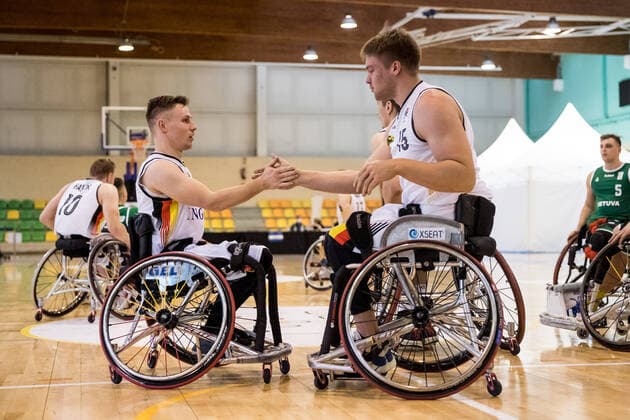 Europameisterschaft Rollstuhlbasketball 04.12.2021 MADRID, SPANIEN 4. Dezember - Rollstuhlbasketball, Deutschland gegen Litauen Herren, an Tag 1 der Europameisterschaft Rollstuhlbasketball am 04.12.2021 in Polid. Municipal Francisco Fernandez Ochoa in Madrid, Spanien. Philip Schorp (Deutschland, 4), Alexander Budde (Deutschland, 15) Copyright: xBEAUTIFULxSPORTS Wunderlx