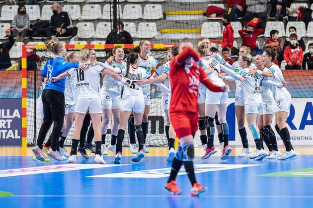 IHF Women s World Championship, WM, Weltmeisterschaft Spain 2021 - Germany vs. Slovakia; Lliria Pabellon Polideportivo Pla De L’Arc, 04.12.2021 IHF Women s World Championship Spain 2021 - Germany vs. Slovakia; Lliria Pabellon Polideportivo Pla De L’Arc, 04.12.2021: Deutschland gewinnt 36-22 gegen die Slowakien Copyright: xBEAUTIFULxSPORTS Meurerx