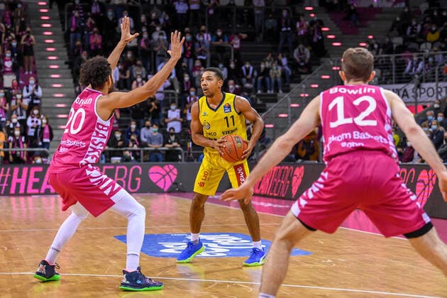 easyCredit BBL, Telekom Baskets Bonn vs. EWE Baskets Oldenburg, 04.12.2021 +, easyCredit BBL, Telekom Baskets Bonn vs. EWE Baskets Oldenburg am 04.12.2021 im Telekom Dome Bonn, Bonn (Nordrhein-Westfalen) Copyright: xBEAUTIFULxSPORTS Mueller-Laschetx