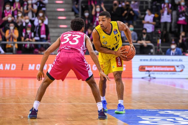 easyCredit BBL, Telekom Baskets Bonn vs. EWE Baskets Oldenburg, 04.12.2021 +, easyCredit BBL, Telekom Baskets Bonn vs. EWE Baskets Oldenburg am 04.12.2021 im Telekom Dome Bonn, Bonn (Nordrhein-Westfalen) Copyright: xBEAUTIFULxSPORTS Mueller-Laschetx