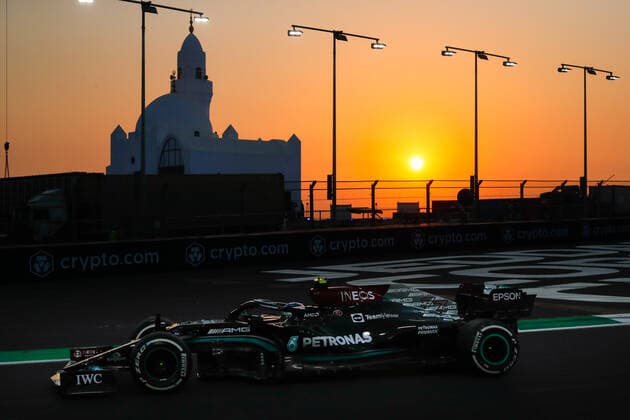 77 BOTTAS Valtteri (fin), Mercedes AMG F1 GP W12 E Performance, action during the Formula 1 stc Saudi Arabian Grand Prix 2021, 21th round of the 2021 FIA Formula One World Championship, WM, Weltmeisterschaft from December 3 to 5, 2021 on the Jeddah Corniche Circuit, in Jeddah, Saudi Arabia - F1 - SAUDI ARABIAN GRAND PRIX 2021 DPPI Panoramic  00121043__V2_5386