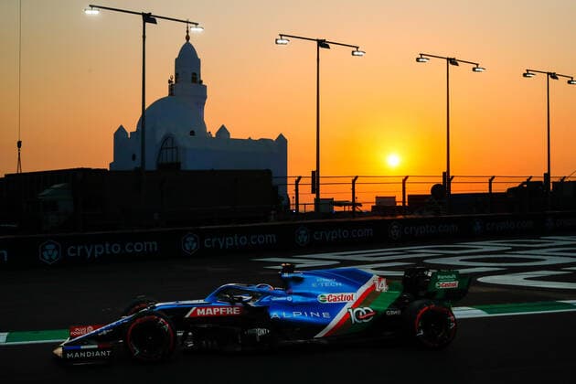 14 ALONSO Fernando (spa), Alpine F1 A521, action during the Formula 1 stc Saudi Arabian Grand Prix 2021, 21th round of the 2021 FIA Formula One World Championship, WM, Weltmeisterschaft from December 3 to 5, 2021 on the Jeddah Corniche Circuit, in Jeddah, Saudi Arabia - F1 - SAUDI ARABIAN GRAND PRIX 2021 DPPI Panoramic  00121043__V2_5388