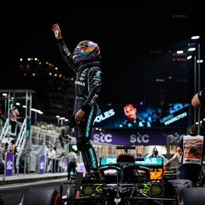 HAMILTON Lewis (gbr), Mercedes AMG F1 GP W12 E Performance, portrait celebrating pole position during the Formula 1 stc Saudi Arabian Grand Prix 2021, 21th round of the 2021 FIA Formula One World Championship, WM, Weltmeisterschaft from December 3 to 5, 2021 on the Jeddah Corniche Circuit, in Jeddah, Saudi Arabia - F1 - SAUDI ARABIAN GRAND PRIX 2021 DPPI Panoramic  20211204_GOODEN_FGO07612