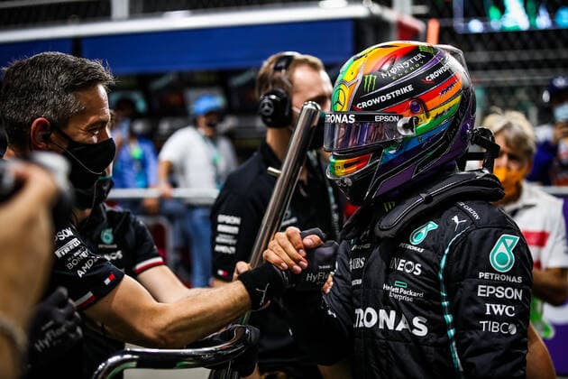 HAMILTON Lewis (gbr), Mercedes AMG F1 GP W12 E Performance, portrait celebrating pole position during the Formula 1 stc Saudi Arabian Grand Prix 2021, 21th round of the 2021 FIA Formula One World Championship, WM, Weltmeisterschaft from December 3 to 5, 2021 on the Jeddah Corniche Circuit, in Jeddah, Saudi Arabia - F1 - SAUDI ARABIAN GRAND PRIX 2021 DPPI Panoramic  20211204_GOODEN_FGO07660