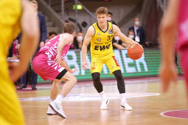 Telekom Baskets Bonn vs. Bennet Hundt EWE Baskets Oldenburg easyCredit BBL 1. Bundesliga , Saison 2021 2022 , Hauptrunde 9. Spieltag
