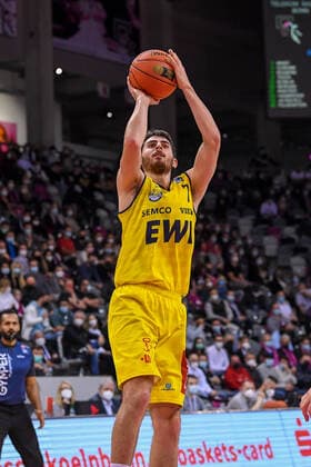 easyCredit BBL, Telekom Baskets Bonn vs. EWE Baskets Oldenburg, 04.12.2021 Sebastian Herrera (EWE Baskets Oldenburg, 7), easyCredit BBL, Telekom Baskets Bonn vs. EWE Baskets Oldenburg am 04.12.2021 im Telekom Dome Bonn, Bonn (Nordrhein-Westfalen) Copyright: xBEAUTIFULxSPORTS Mueller-Laschetx