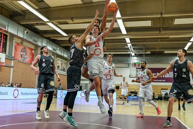 Barmer 2. Basketball Bundesliga ProB, Rheinstars Koeln vs. ART Giants Leverkusen, 04.12.2021 Valentin Blass(RheinStars Koeln 22), Barmer 2. Basketball Bundesliga ProB, Rheinstars Koeln vs. ART Giants Leverkusen am 04.12.2021 im ASV Koeln in Koeln (Nordrhein-Westfalen) Copyright: xBEAUTIFULxSPORTS Mueller-Laschetx