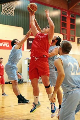 04.12.2021, xovx, Basketball Oberliga Hessen, MTV Gießen - BC Marburg v.l. Tamino Konur (BC Marburg), Eduard Giese (MTV Gießen), Zeljko Pavlovic (BC Marburg), Nico Sudermann (BC Marburg) Gießen Sporthalle River Baracks Hessen Deutschland (DE)