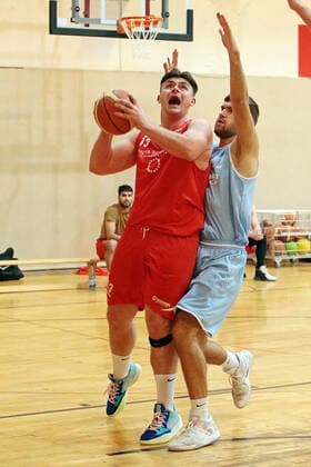 04.12.2021, xovx, Basketball Oberliga Hessen, MTV Gießen - BC Marburg v.l. Eduard Giese (MTV Gießen), Nico Sudermann (BC Marburg) Gießen Sporthalle River Baracks Hessen Deutschland (DE)