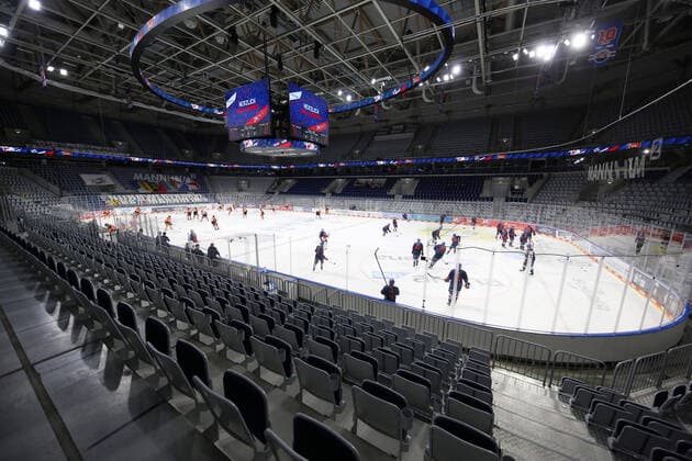 Erneute Geisterspiele bei der DEL in Baden-Württembarg, Adler Mannheim müssten in der leeren SAP-Arena spielen, DEL Eishockey, Deutsche Eishockey Liga, 28. Spieltag Saison 2021 22, Adler Mannheim - Grizzlys Wolfsburg, 05.12.2021, SAP Arena, Mannheim, Deutschland, zmdz, Adler Mannheim - Grizzlys Wolfsburg