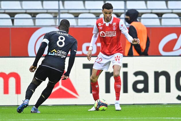 Hugo Ekitike (Reims) vs Ismael Traore (Angers) FOOTBALL : Reims vs Angers - Ligue1 - 05 12 2021 JBAutissier Panoramic 
