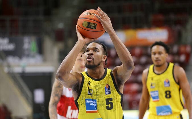 Ludwigsburg , Basketball easycredit BBL Bundesliga . MHP Riesen Ludwigsburg vs. s.Oliver Würzburg , Justin Simon ( Riesen )