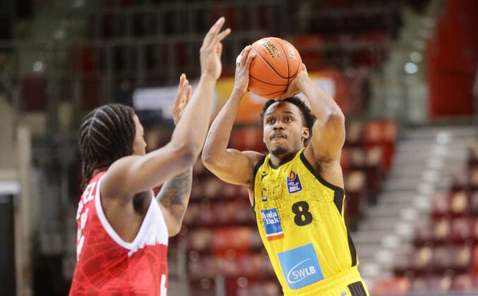 Ludwigsburg , Basketball easycredit BBL Bundesliga . MHP Riesen Ludwigsburg vs. s.Oliver Würzburg , James Woodard ( Riesen )