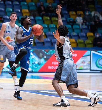 05.12.2021, xsltx, Basketball BBL Bundesliga, Frankfurt Skyliners - Hakro Merlins Crailsheim emspor, v.l. Will Cherry - Point Guard (Fraport Skyliners) (DFL DFB REGULATIONS PROHIBIT ANY USE OF PHOTOGRAPHS as IMAGE SEQUENCES and or QUASI-VIDEO) Frankfurt am Main
