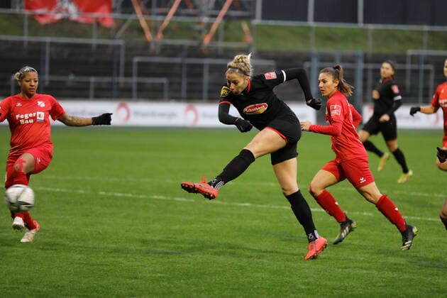 1. FC Köln Frauen - SC Sand Frauen Fussball Frauen Bundesliga 2021 2022 Franz Kremer Stadion Köln Deutschland 05.12.2021 1:0 durch Sharon Beck (1. FC Köln)