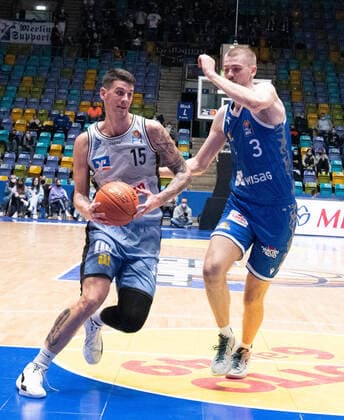 05.12.2021, xsltx, Basketball BBL Bundesliga, Frankfurt Skyliners - Hakro Merlins Crailsheim emspor, v.l. Bogdan Radosavljevic - Center (HAKRO Merlins Crailsheim), Matt Haarms - Center (Fraport Skyliners) (DFL DFB REGULATIONS PROHIBIT ANY USE OF PHOTOGRAPHS as IMAGE SEQUENCES and or QUASI-VIDEO) Frankfurt am Main