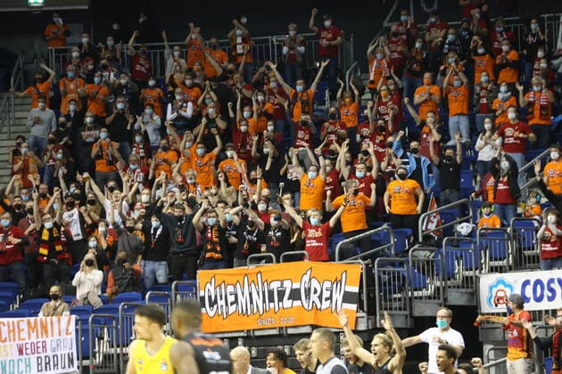 DEU, easyCredit BBL, ALBA vs. Niners Chemnitz, 05.12.2021, Mercedes-Benz-Arena, Berlin, DEU, easyCredit BBL, ALBA vs. Niners Chemnitz, im Bild Chemnitz-Fans