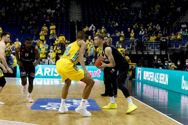 05.12.2021, easyCredit Basketball Bundesliga, BBL, Saison 2021 2022, Herren, Alba Berlin - Chemnitz Niners Jan Niklas Wimberg, Niners Chemnitz Berlin Mercedes Benz Arena Berlin Germany