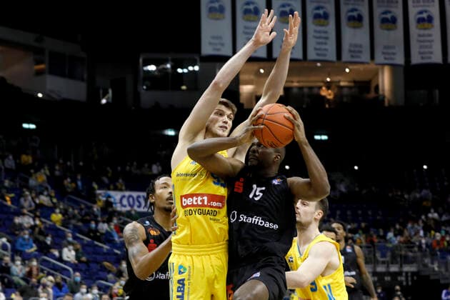 05.12.2021, easyCredit Basketball Bundesliga, BBL, Saison 2021 2022, Herren, Alba Berlin - Chemnitz Niners Frantz Massenat, Niners Chemnitz Berlin Mercedes Benz Arena Berlin Germany