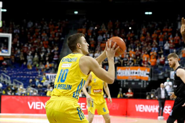 05.12.2021, easyCredit Basketball Bundesliga, BBL, Saison 2021 2022, Herren, Alba Berlin - Chemnitz Niners Tim Schneider, Alba Berlin Berlin Mercedes Benz Arena Berlin Germany