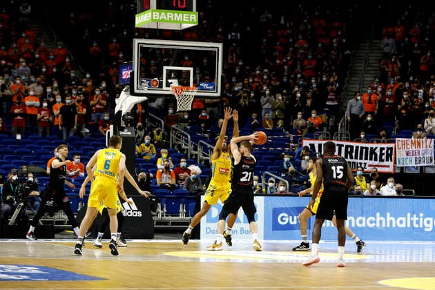 05.12.2021, easyCredit Basketball Bundesliga, BBL, Saison 2021 2022, Herren, Alba Berlin - Chemnitz Niners Ivan KaraÄiÄ‡, Niners Chemnitz Berlin Mercedes Benz Arena Berlin Germany