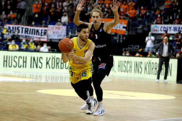 05.12.2021, easyCredit Basketball Bundesliga, BBL, Saison 2021 2022, Herren, Alba Berlin - Chemnitz Niners Tamir Blatt, Alba Berlin Berlin Mercedes Benz Arena Berlin Germany