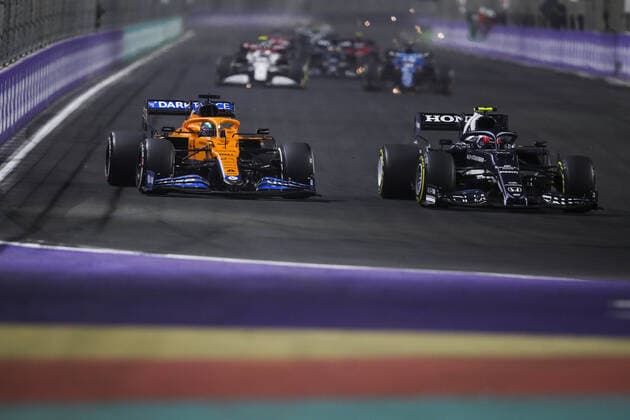 10 GASLY Pierre (fra), Scuderia AlphaTauri Honda AT02, 03 RICCIARDO Daniel (aus), McLaren MCL35M, action during the Formula 1 stc Saudi Arabian Grand Prix 2021, 21th round of the 2021 FIA Formula One World Championship, WM, Weltmeisterschaft from December 3 to 5, 2021 on the Jeddah Corniche Circuit, in Jeddah, Saudi Arabia - F1 - SAUDI ARABIAN GRAND PRIX 2021 - RACE DPPI Panoramic 00121044_FG0O3211.JPG