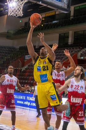 Tremmell Darden (Riesen) . MHP Riesen Ludwigsburg vs.s.Oliver Würzburg . Basketball-Bundesliga 2021-2022. Ludwigsburg , GER, 05.12.2021,