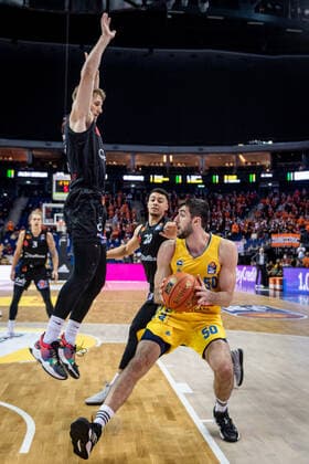 Basketball Berlin 05.12.2021 Saison 2021 2022 easyCredit BBL 1. Bundesliga Männer Herren Alba Berlin - NINERS Chemnitz Ben Lammers (Alba Berlin, No.55)