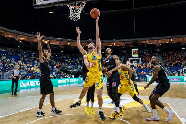 Basketball Berlin 05.12.2021 Saison 2021 2022 easyCredit BBL 1. Bundesliga Männer Herren Alba Berlin - NINERS Chemnitz Javel Zoosman (Alba Berlin, No.50)