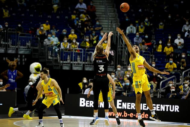 05.12.2021, easyCredit Basketball Bundesliga, BBL, Saison 2021 2022, Herren, Alba Berlin - Chemnitz Niners Malte Ziegenhagen, Niners Chemnitz Berlin Mercedes Benz Arena Berlin Germany