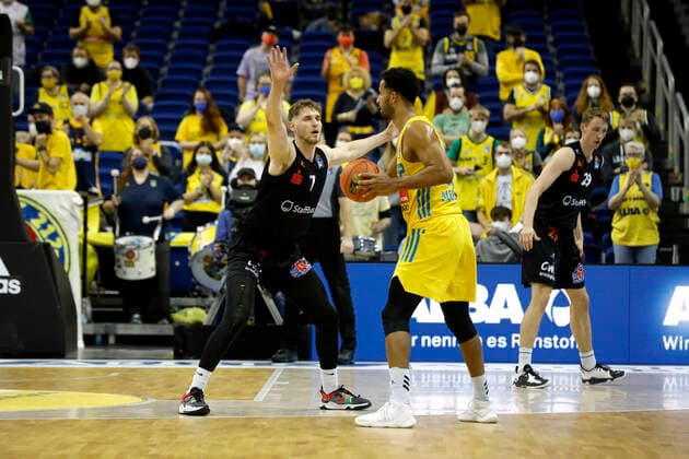 05.12.2021, easyCredit Basketball Bundesliga, BBL, Saison 2021 2022, Herren, Alba Berlin - Chemnitz Niners Johannes Thiemann, Alba Berlin Berlin Mercedes Benz Arena Berlin Germany