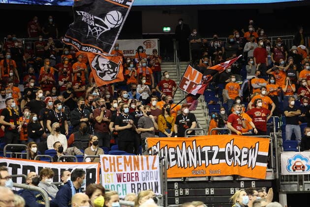 DEU, easyCredit BBL, ALBA vs. Niners Chemnitz, 05.12.2021, Mercedes-Benz-Arena, Berlin, DEU, easyCredit BBL, ALBA vs. Niners Chemnitz, im Bild Chemnitz-FanBlock