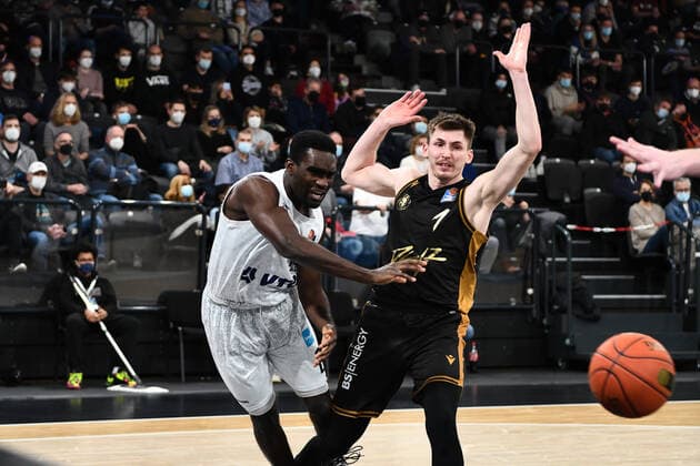 Basketball I Herren I Saison 2021-2022 I Bundesliga I 9. Spieltag I Hamburg Towers - Basketball Loewen Braunschweig I 05.12.2021 Lueneburg edel-optics.de Arena Hamburg Deutschland Copyright: xLobeca Hannigx