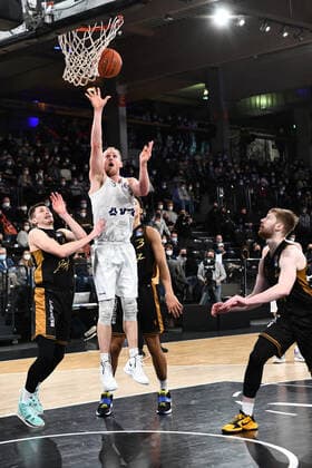 Basketball I Herren I Saison 2021-2022 I Bundesliga I 9. Spieltag I Hamburg Towers - Basketball Loewen Braunschweig I 05.12.2021 Seth Hinrichs ( 12, Power Forward, Hamburg Towers) Lueneburg edel-optics.de Arena Hamburg Deutschland Copyright: xLobeca Hannigx