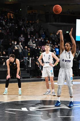 Basketball I Herren I Saison 2021-2022 I Bundesliga I 9. Spieltag I Hamburg Towers - Basketball Loewen Braunschweig I 05.12.2021 Jaylon Brown ( 0, Point Guard, Hamburg Towers) Lueneburg edel-optics.de Arena Hamburg Deutschland Copyright: xLobeca Hannigx