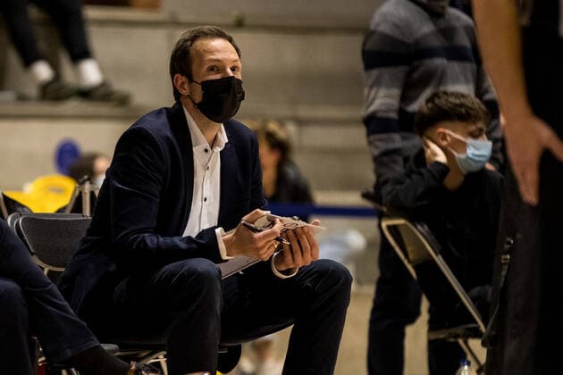 Europameisterschaft Rollstuhlbasketball 05.12.2021 MADRID, SPANIEN 5. Dezember - Rollstuhlbasketball, Frankreich gegen Deutschland Herren, an Tag 2 der Europameisterschaft Rollstuhlbasketball am 05.12.2021 in Polid. Municipal Marques de Samaranch in Madrid, Spanien. Paul Bowes (Assistant Coach Deutschland), Martin Kluck (Assistant Coach Deutschland) Copyright: xBEAUTIFULxSPORTS Wunderlx