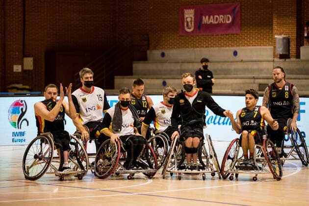 Europameisterschaft Rollstuhlbasketball 05.12.2021 MADRID, SPANIEN 5. Dezember - Rollstuhlbasketball, Frankreich gegen Deutschland Herren, an Tag 2 der Europameisterschaft Rollstuhlbasketball am 05.12.2021 in Polid. Municipal Marques de Samaranch in Madrid, Spanien. Die deutschen Herren nach dem zweiten Sieg Copyright: xBEAUTIFULxSPORTS Wunderlx