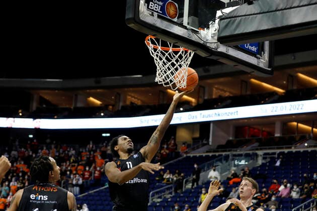 05.12.2021, easyCredit Basketball Bundesliga, BBL, Saison 2021 2022, Herren, Alba Berlin - Chemnitz Niners Isiaha Mike, Niners Chemnitz Berlin Mercedes Benz Arena Berlin Germany