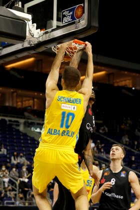 05.12.2021, easyCredit Basketball Bundesliga, BBL, Saison 2021 2022, Herren, Alba Berlin - Chemnitz Niners Tim Schneider, Alba Berlin Berlin Mercedes Benz Arena Berlin Germany
