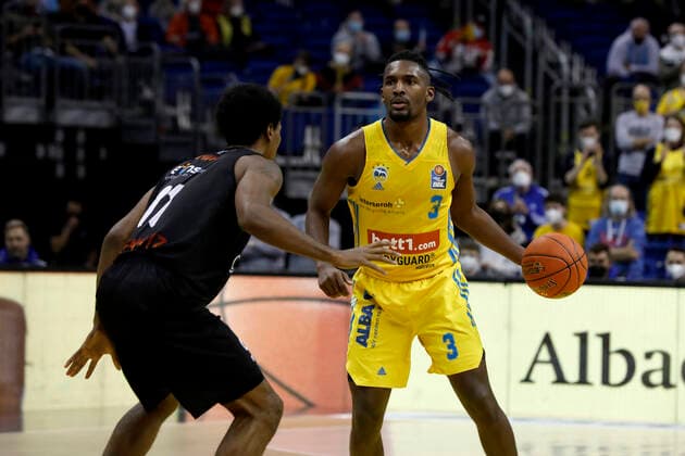 05.12.2021, easyCredit Basketball Bundesliga, BBL, Saison 2021 2022, Herren, Alba Berlin - Chemnitz Niners Jaleen Smith, Alba Berlin Berlin Mercedes Benz Arena Berlin Germany