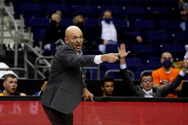 05.12.2021, easyCredit Basketball Bundesliga, BBL, Saison 2021 2022, Herren, Alba Berlin - Chemnitz Niners Rodrigo Pastore (Headcoach), Niners Chemnitz Berlin Mercedes Benz Arena Berlin Germany