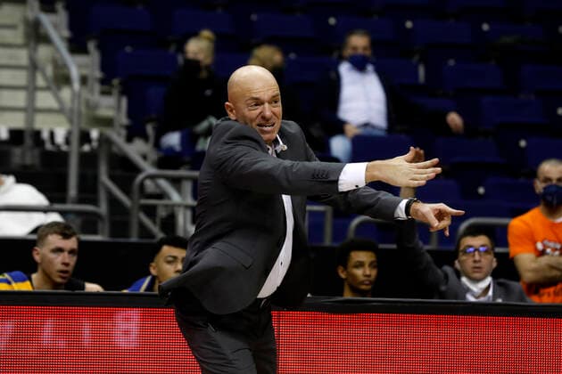 05.12.2021, easyCredit Basketball Bundesliga, BBL, Saison 2021 2022, Herren, Alba Berlin - Chemnitz Niners Rodrigo Pastore (Headcoach), Niners Chemnitz Berlin Mercedes Benz Arena Berlin Germany