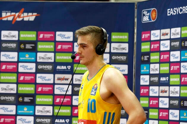 05.12.2021, easyCredit Basketball Bundesliga, BBL, Saison 2021 2022, Herren, Alba Berlin - Chemnitz Niners Tim Schneider, Alba Berlin Berlin Mercedes Benz Arena Berlin Germany