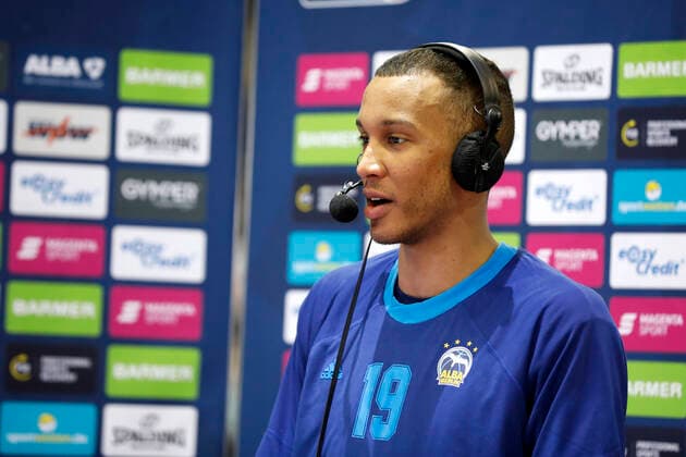 05.12.2021, easyCredit Basketball Bundesliga, BBL, Saison 2021 2022, Herren, Alba Berlin - Chemnitz Niners Louis Olinde, Alba Berlin Berlin Mercedes Benz Arena Berlin Germany