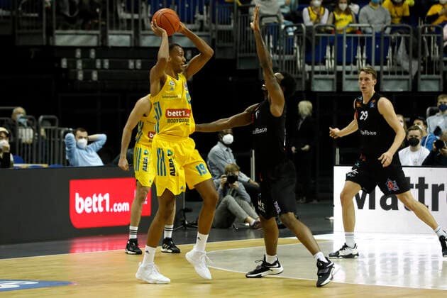 05.12.2021, easyCredit Basketball Bundesliga, BBL, Saison 2021 2022, Herren, Alba Berlin - Chemnitz Niners Louis Olinde, Alba Berlin Berlin Mercedes Benz Arena Berlin Germany