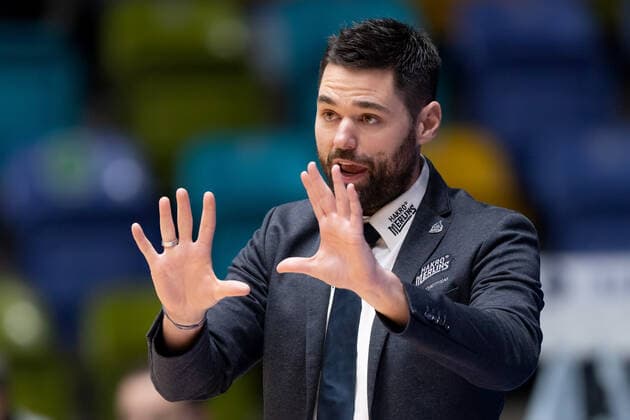 Fraport Skyliners - HAKRO Merlins Crailsheim, easyCredit-BBL Head Coach Sebastian Gleim (Merlins Crailsheim). Basketball-Spiel des easyCredit BBL zwischen den Fraport Skyliners und HAKRO Merlins Crailsheim am 5. Dezember 2021 in der Fraport-Arena in Frankfurt am Main., Frankfurt am Main Hessen Deutschland Fraport-Arena